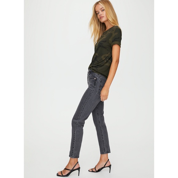 Levi's Wedgie Icon Fit Jeans in Bite My Dust - Picture 14 of 16